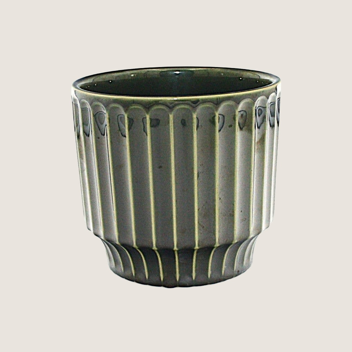 Potted medium Pillar planter in Myrtle on a greige background