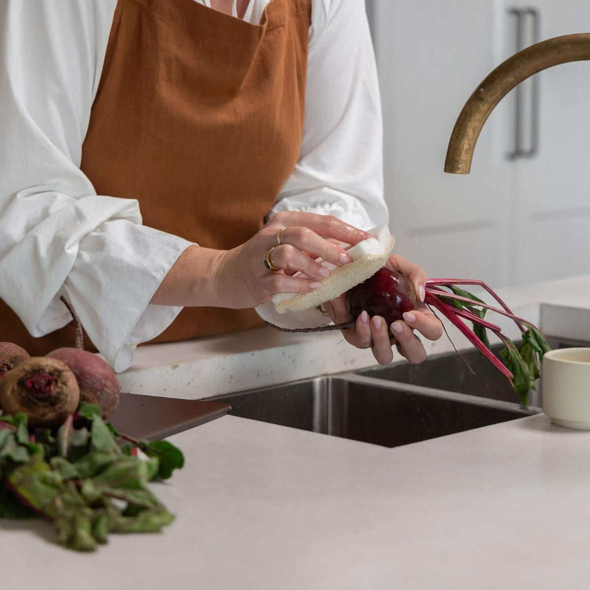 Washing vegetables at the sink with the compostable sponge