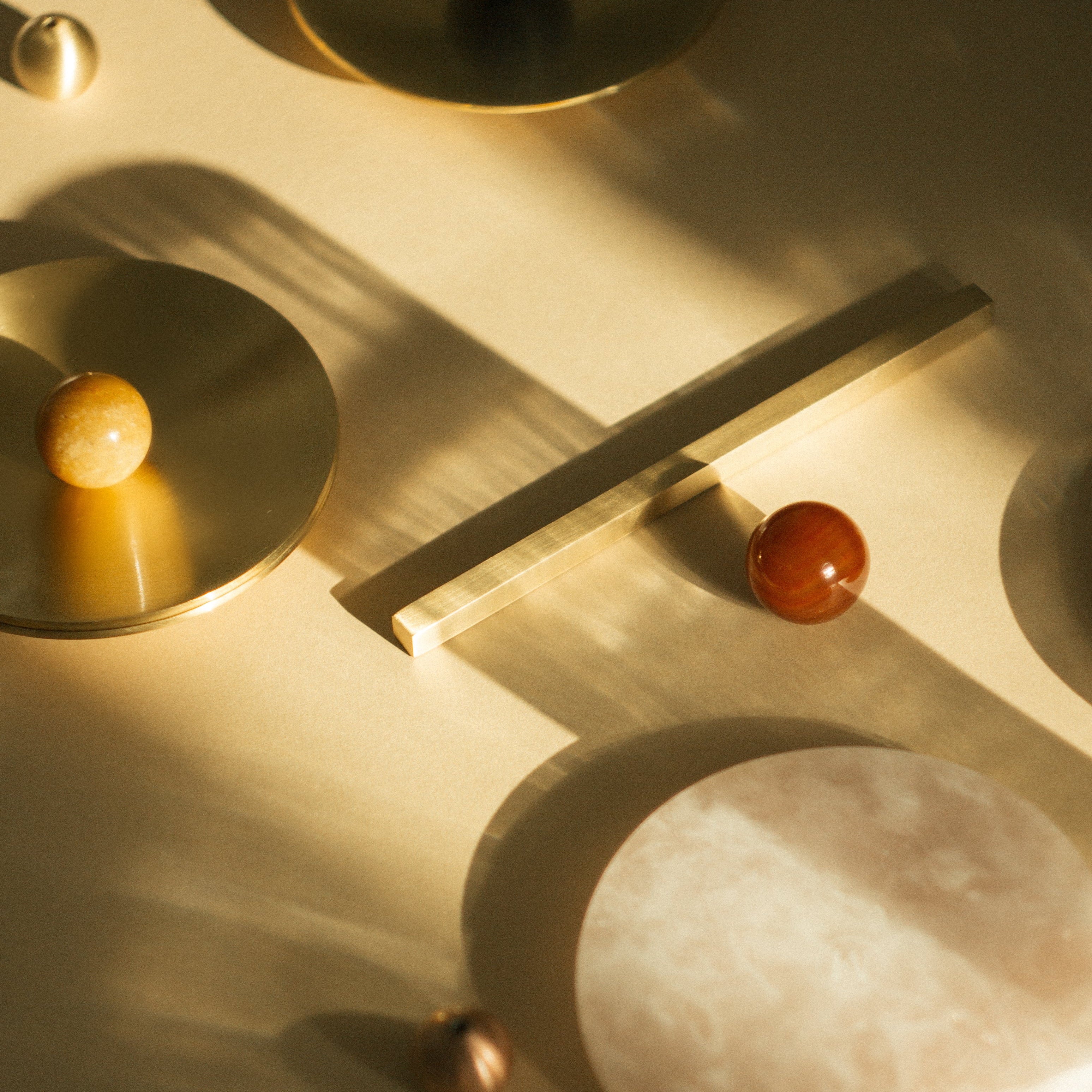 MAHŌ Sensory - Hōseki Mari Carnelian Crystal - Incense Burner Kit