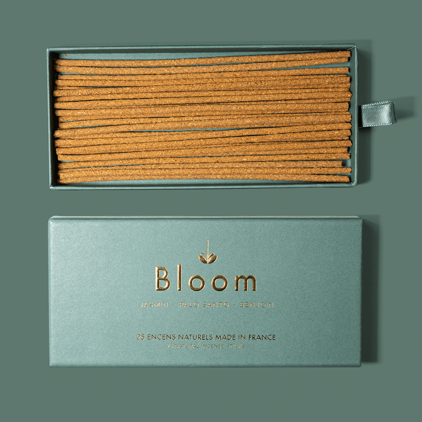 Bloom France Palo Santo incense, open box of 25 natural sticks beside the Jasmin Palo Santo Benjoin box