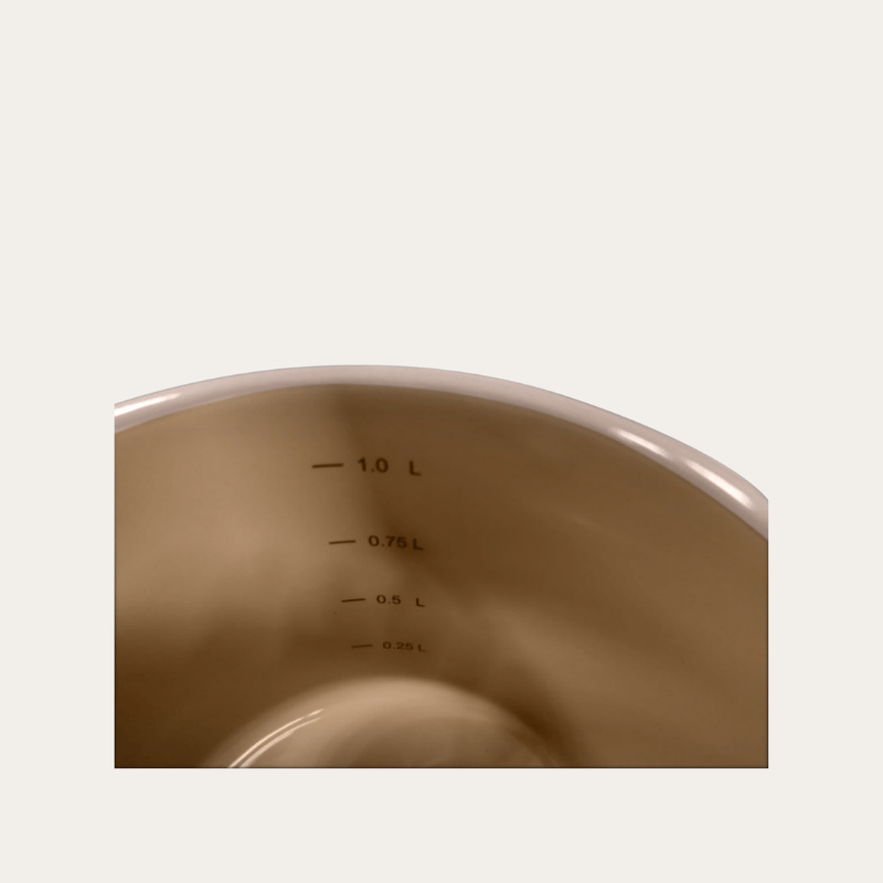 Litre measures marked inside the Macadamia enamel jug at 0.25, 0.5, 0.75 and 1.0 litres